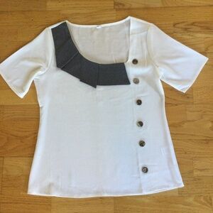 NWOT Womens Blouse Size M cream with Grey Pleats